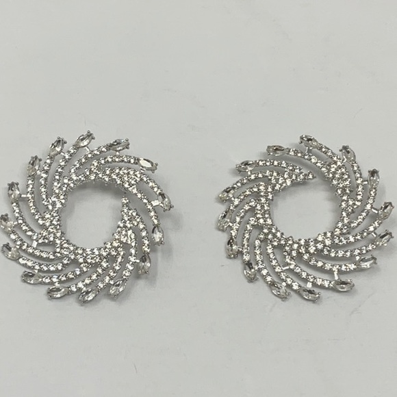 Jewelry - NWOT Really cool sparkly clear rhinestone spiral earrings